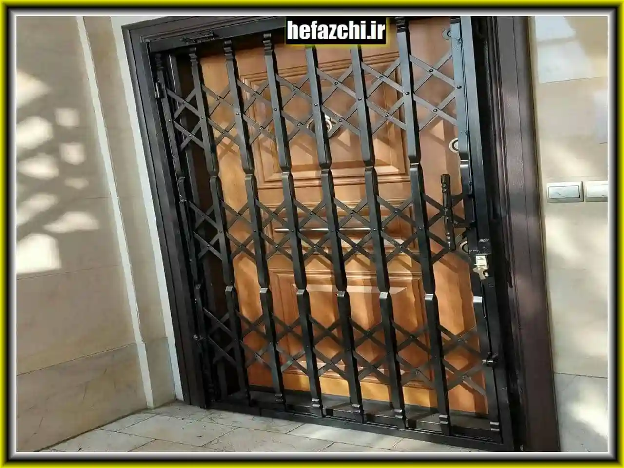 مرکز درب آکاردئونی آهنی