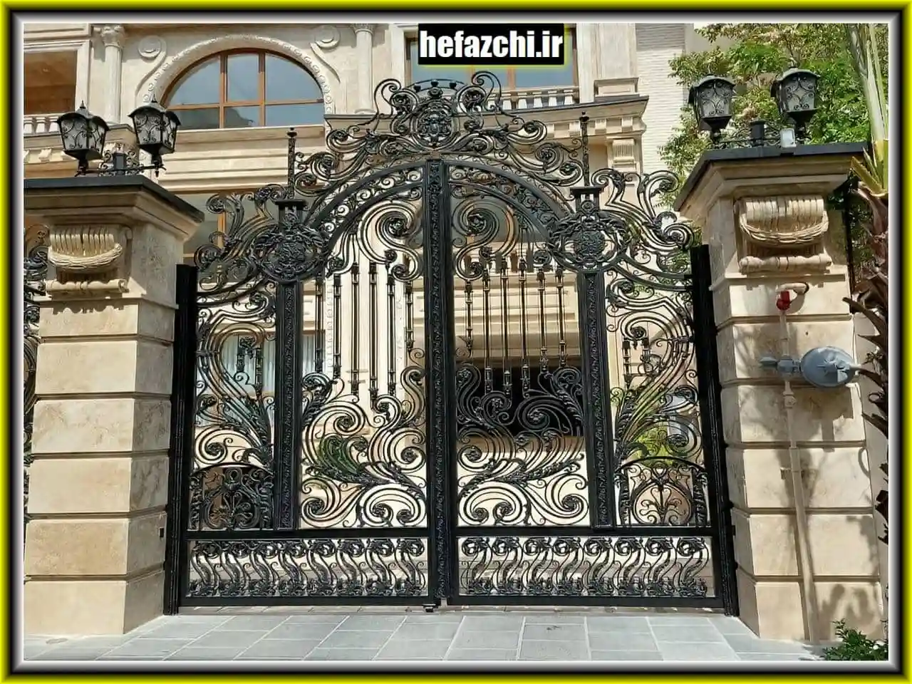 تنوع رنگی و طراحی درب های حیاط تنوع رنگی و طراحی درب های حیاط
