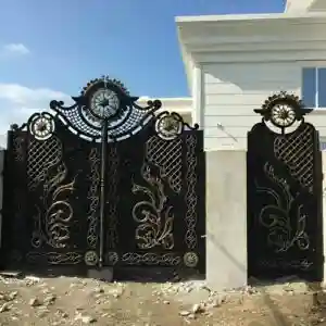 درب فلزی اقاقیا با طراحی کلاسیک