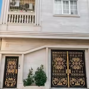 درب فلزی لوکس با طراحی مدرن و مقاوم درب فلزی لوکس با طراحی مدرن و مقاوم