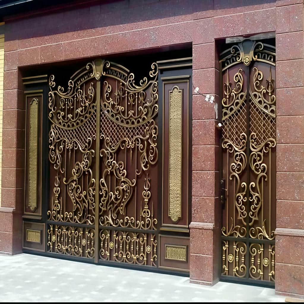 درب حیاط آهنی در تبریز
