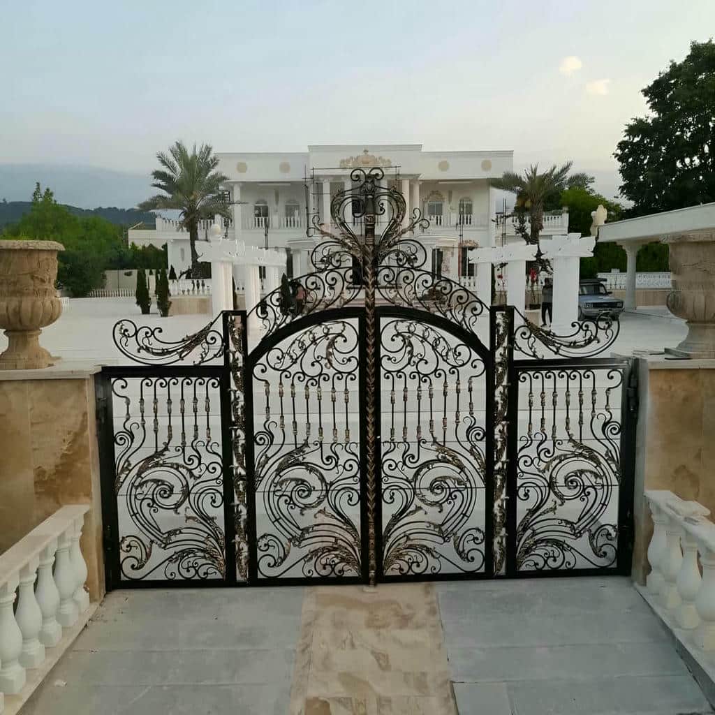 درب حیاط آهنی در نسیم شهر