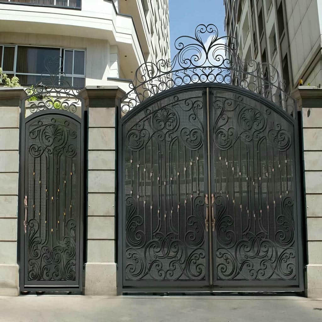 کارخانه درب حیاط آهنی فرفورژه کلاسیک در گنبدکاووس