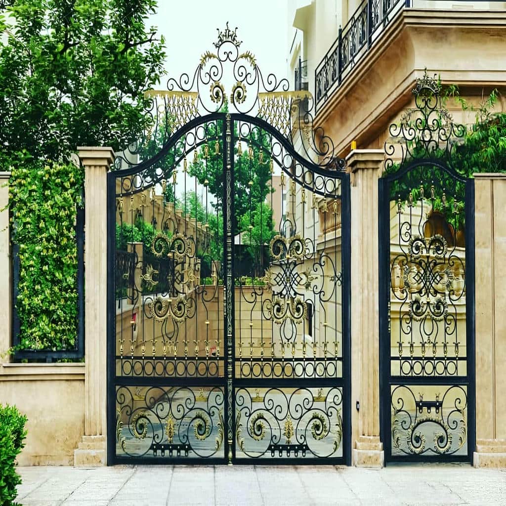 نصب درب حیاط آهنی پروفیل سنگین در پرند