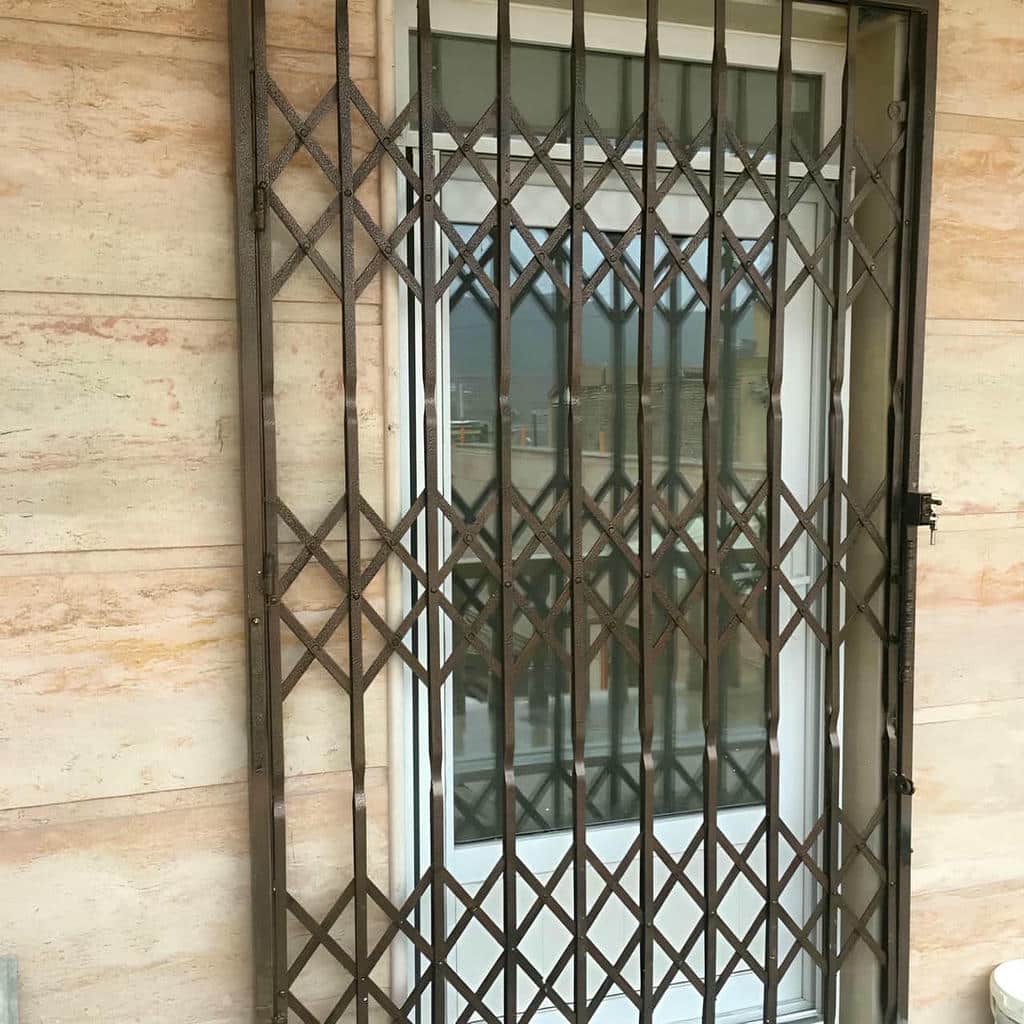 درب آکاردئونی آهنی در استان مازندران