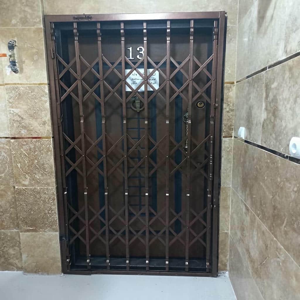 درب آکاردئونی آهنی در سنندج
