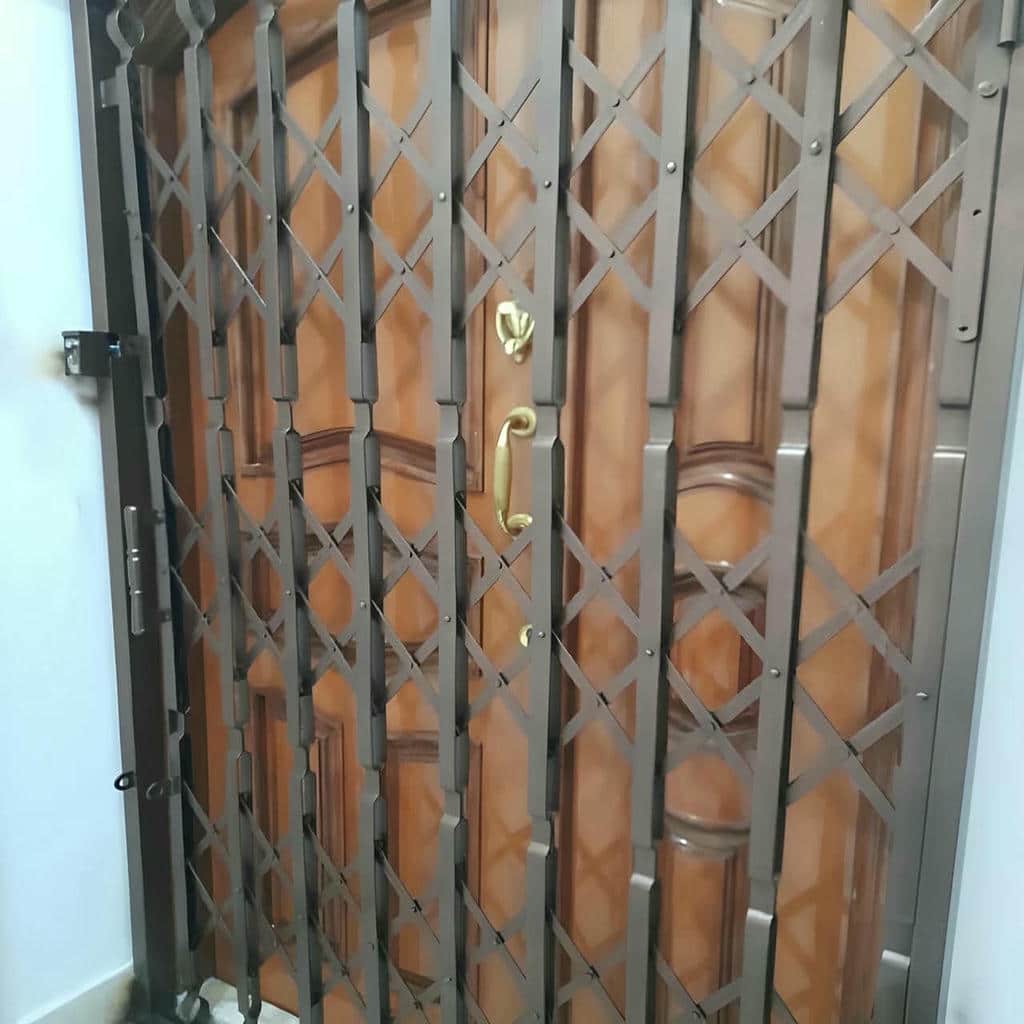 نصب درب آکاردئونی آهنی قفل ضدبرش در ملارد