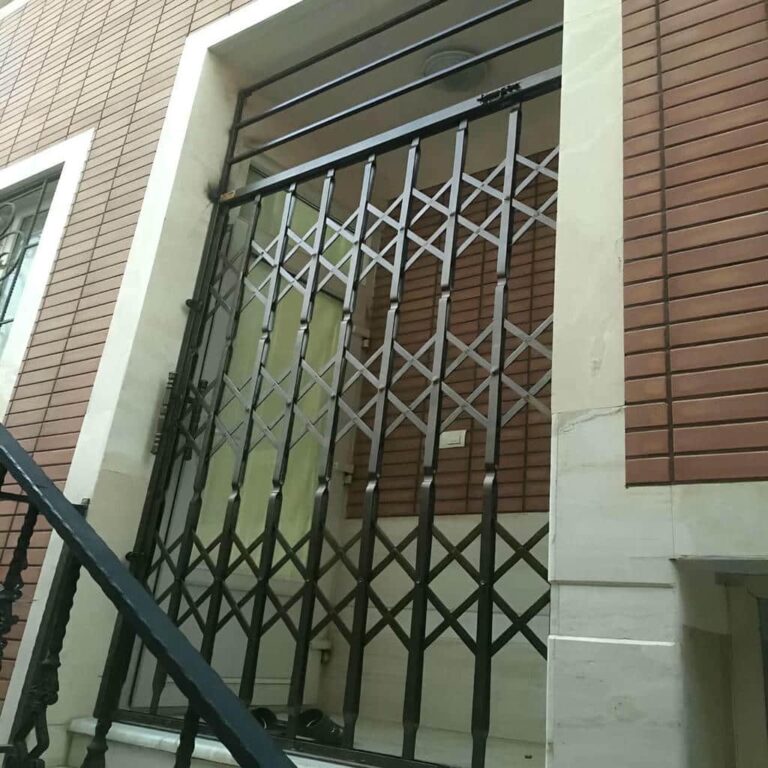 درب آکاردئونی آهنی در بجنورد