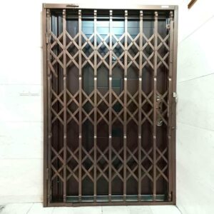 درب آکاردئونی آهنی در چالوس