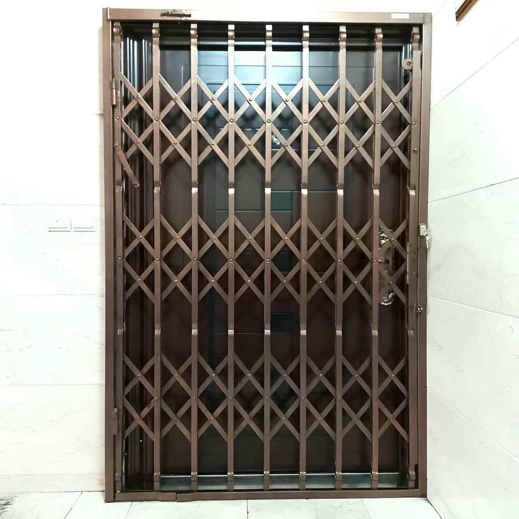 درب آکاردئونی آهنی در چالوس