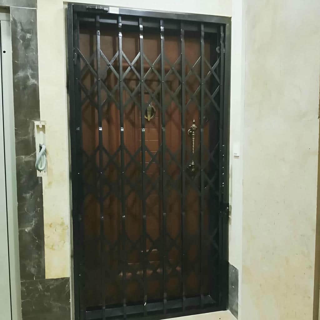 درب آکاردئونی آهنی در فشم