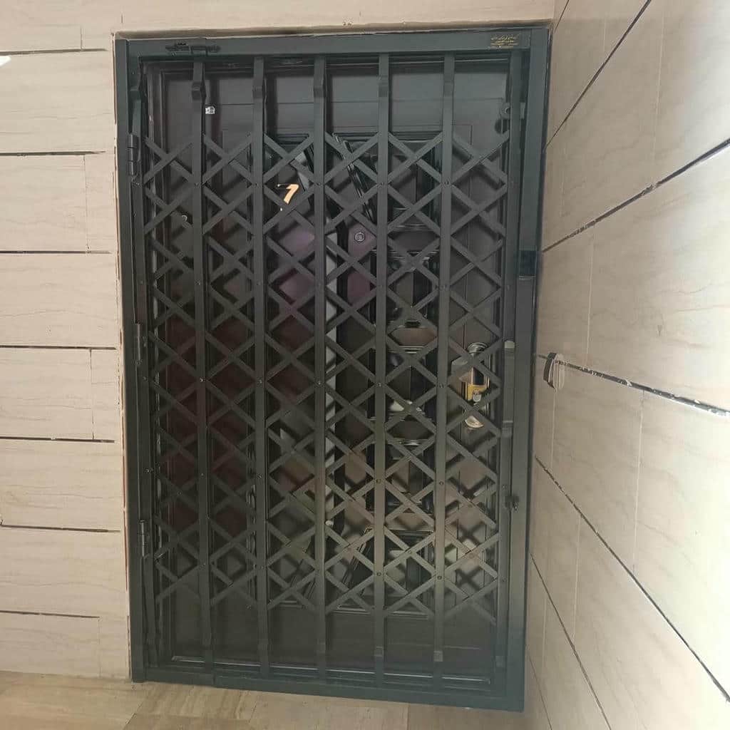 کارخانه درب آکاردئونی آهنی رنگ کوره ای در بندر لنگه