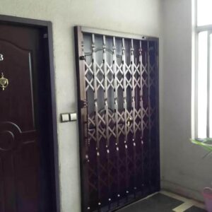 درب آکاردئونی آهنی در قشم