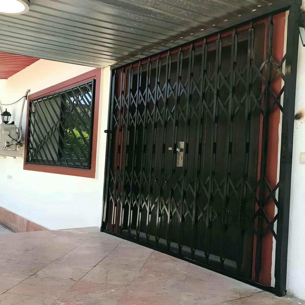 درب آکاردئونی آهنی در مهرشهر کرج