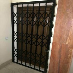 درب آکاردئونی آهنی در بندر انزلی