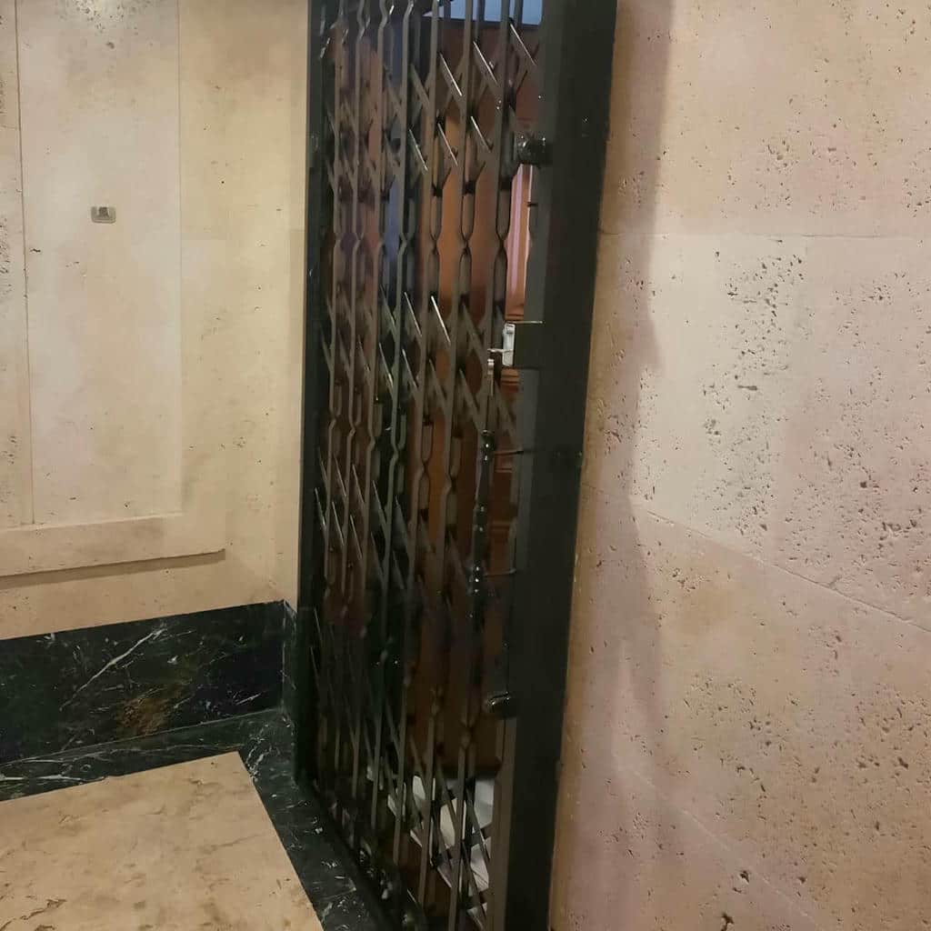 قیمت درب آکاردئونی آهنی تسمه دوبل در دماوند