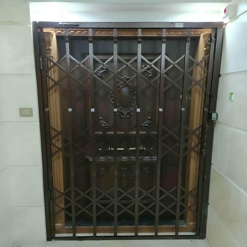 کارخانه درب آکاردئونی آهنی رنگ کوره ای در چالوس