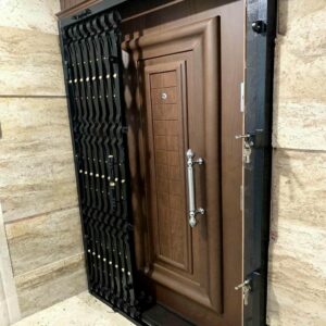 درب آکاردئونی آهنی در گنبدکاووس