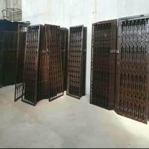 درب آکاردئونی آهنی در بندرعباس
