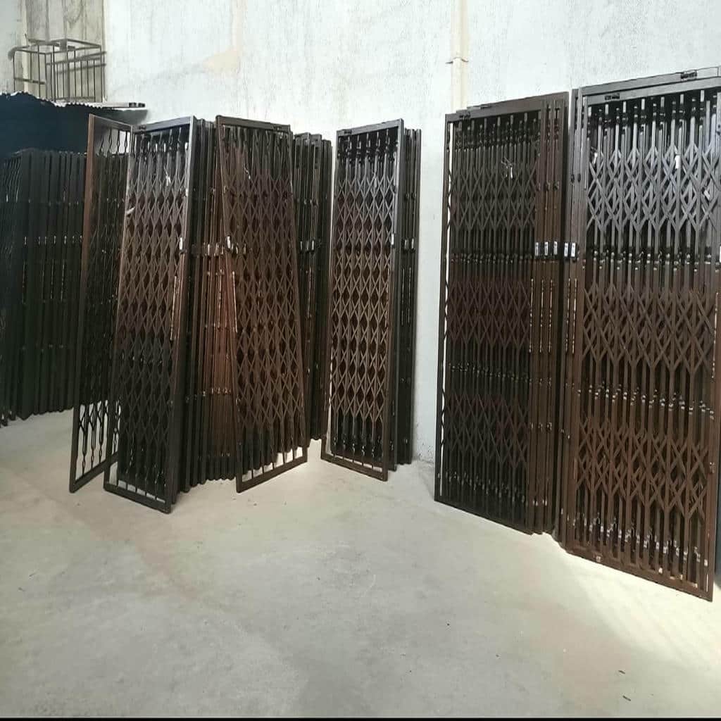 درب آکاردئونی آهنی در بندرعباس