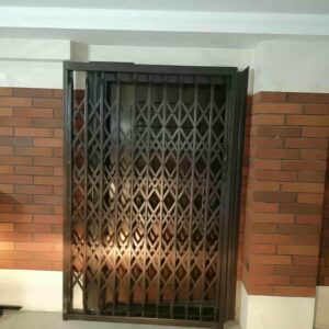 درب آکاردئونی آهنی در ایلام