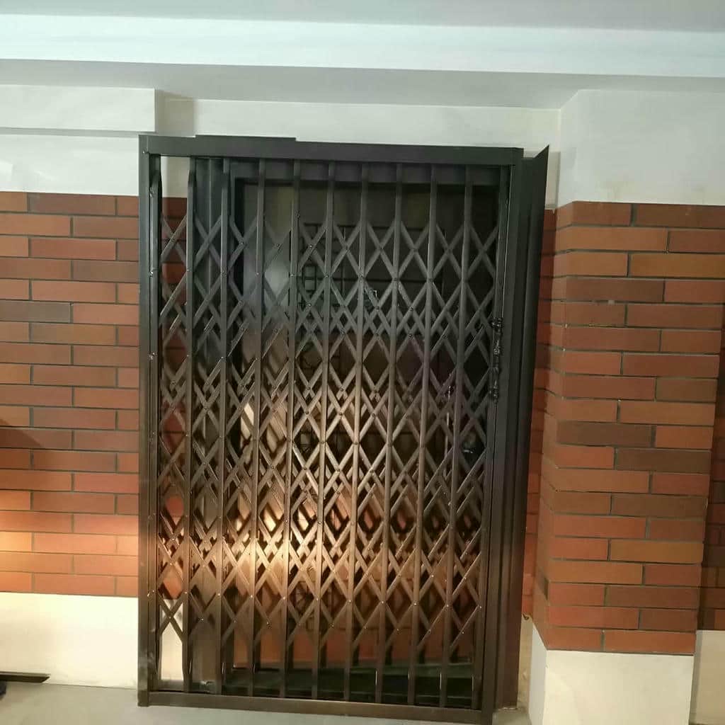 درب آکاردئونی آهنی در ایلام