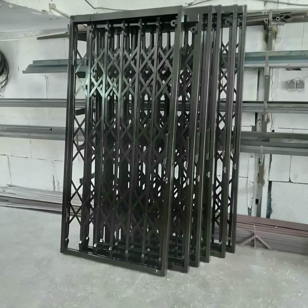 درب آکاردئونی آهنی در فردیس کرج