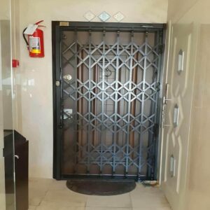 درب آکاردئونی آهنی در محمدشهر