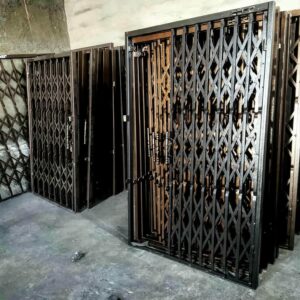 درب آکاردئونی آهنی در محمودآباد