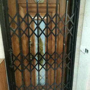 درب آکاردئونی آهنی در مریوان