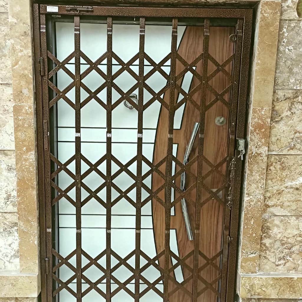 کارخانه درب آکاردئونی آهنی رنگ کوره ای در ایلام