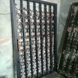 درب آکاردئونی آهنی در استان گلستان