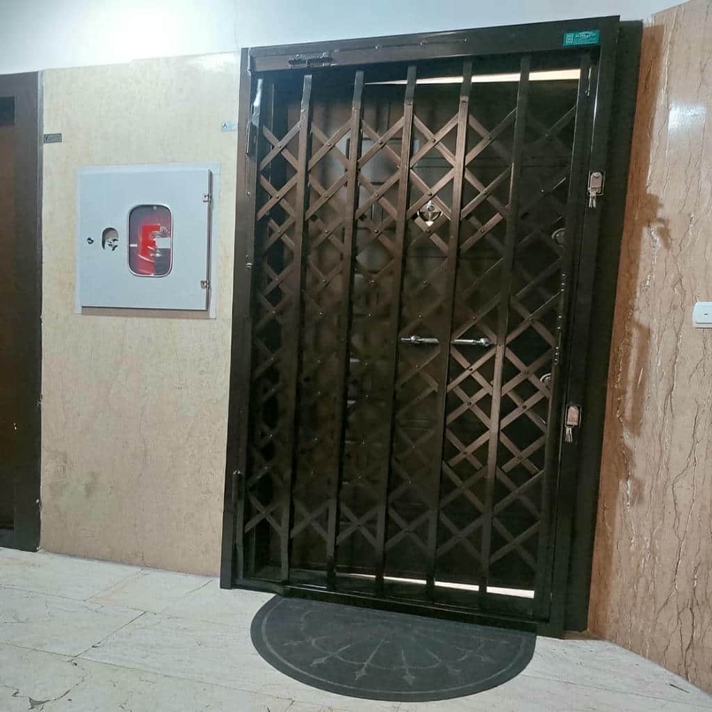 درب آکاردئونی آهنی در ساری