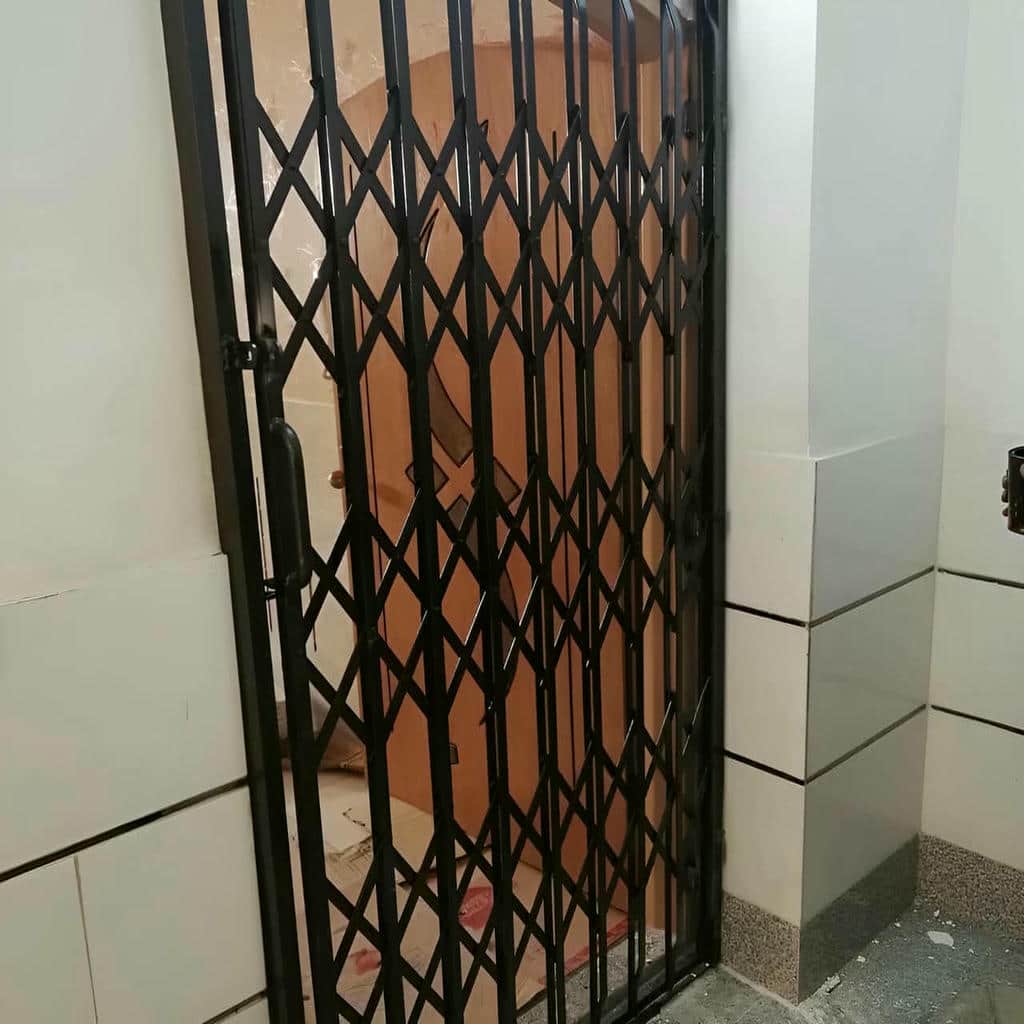 نصب درب آکاردئونی آهنی قفل ضدبرش در سقز