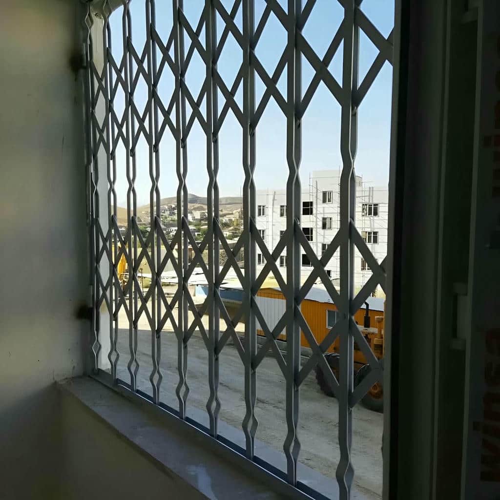 کارخانه درب آکاردئونی آهنی رنگ کوره ای در ایرانشهر