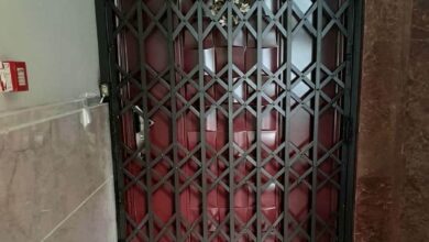 درب آکاردئونی آهنی در پردیس