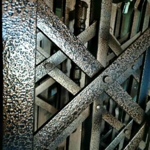 درب آکاردئونی آهنی در لواسان