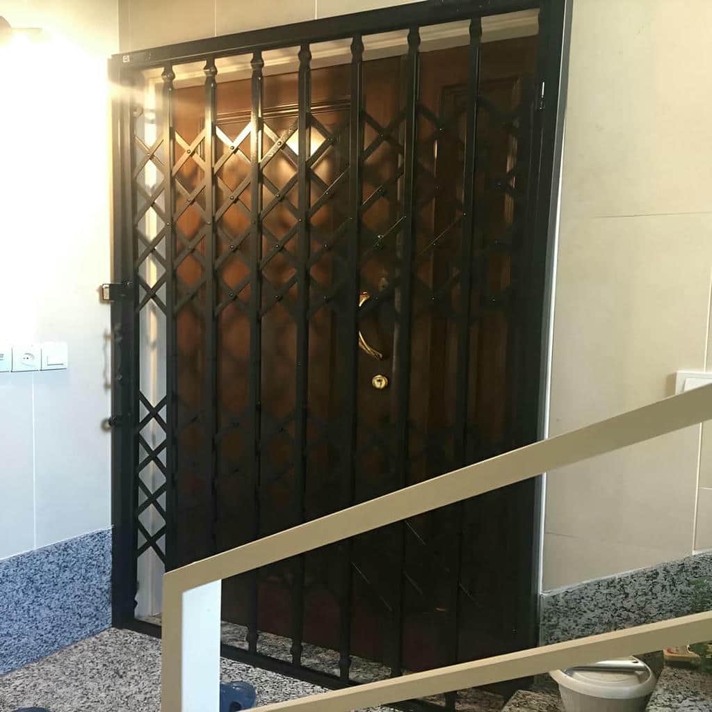 کارخانه درب آکاردئونی آهنی ضدزنگ در سیرجان