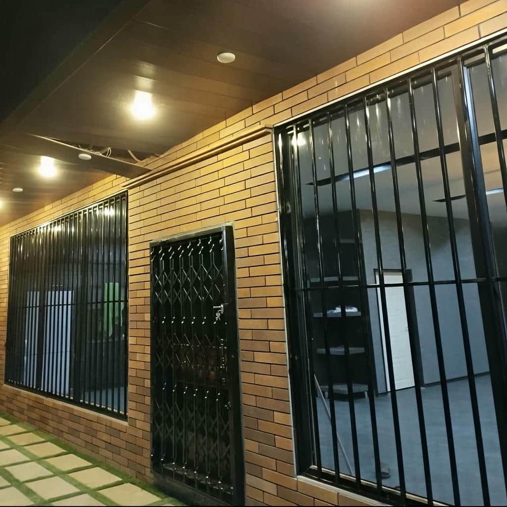نصب حفاظ پنجره فلزی مینیمال ساده در کمال شهر