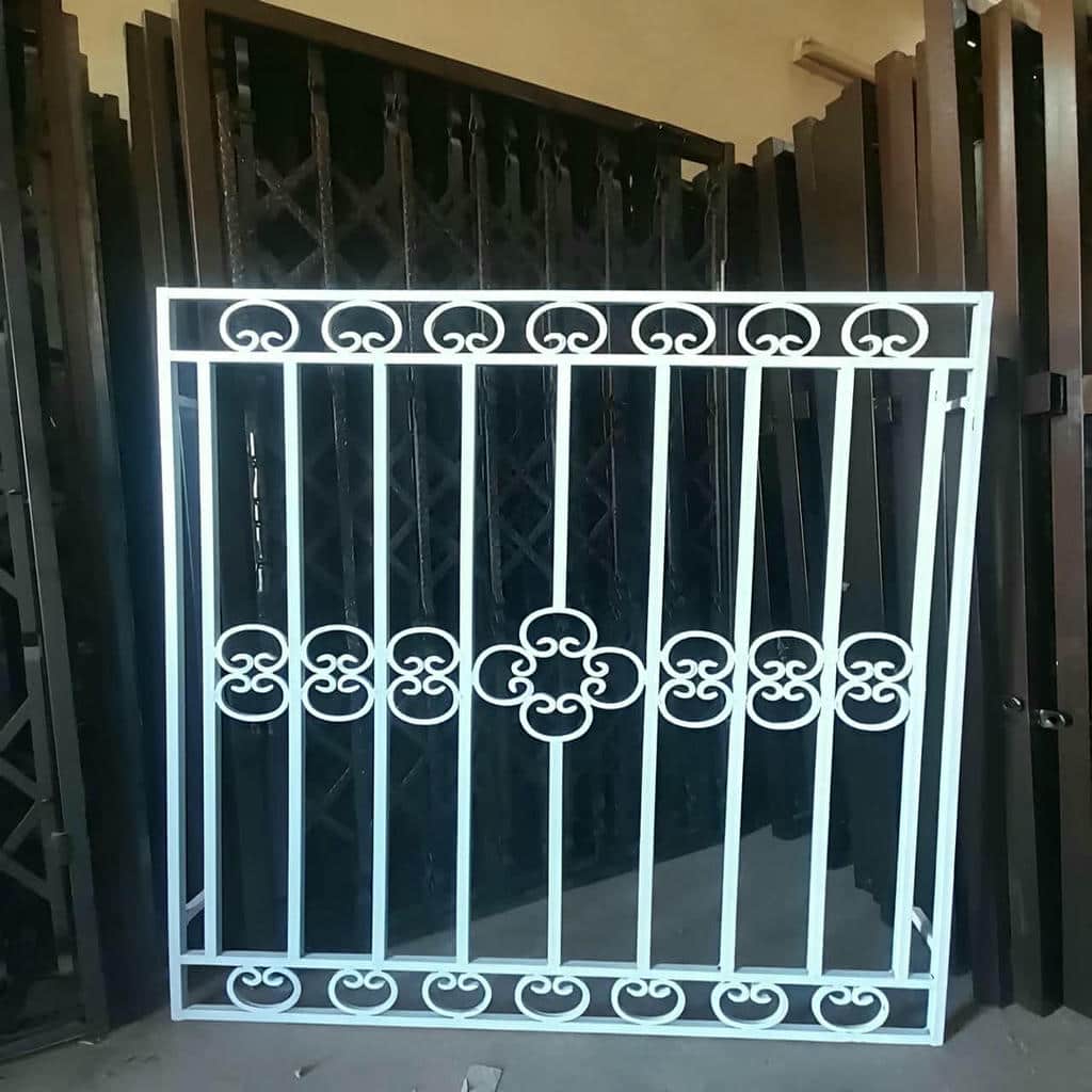 خرید حفاظ پنجره فلزی مینیمال ساده در اصفهان