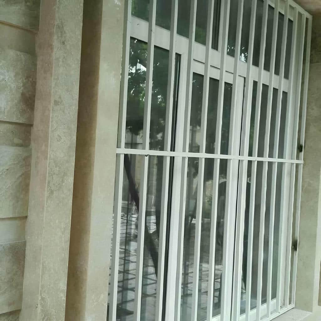 نصب حفاظ پنجره فلزی مدرن هندسی در سیرجان