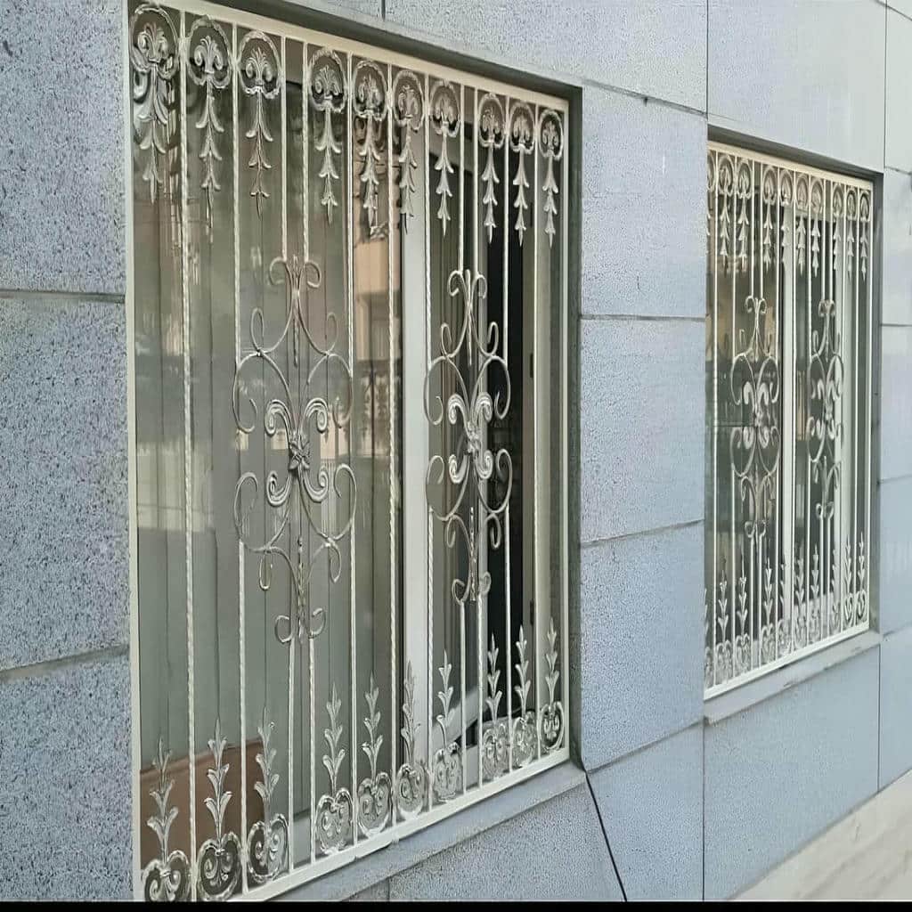 نصب حفاظ پنجره فلزی مدرن هندسی در مشهد