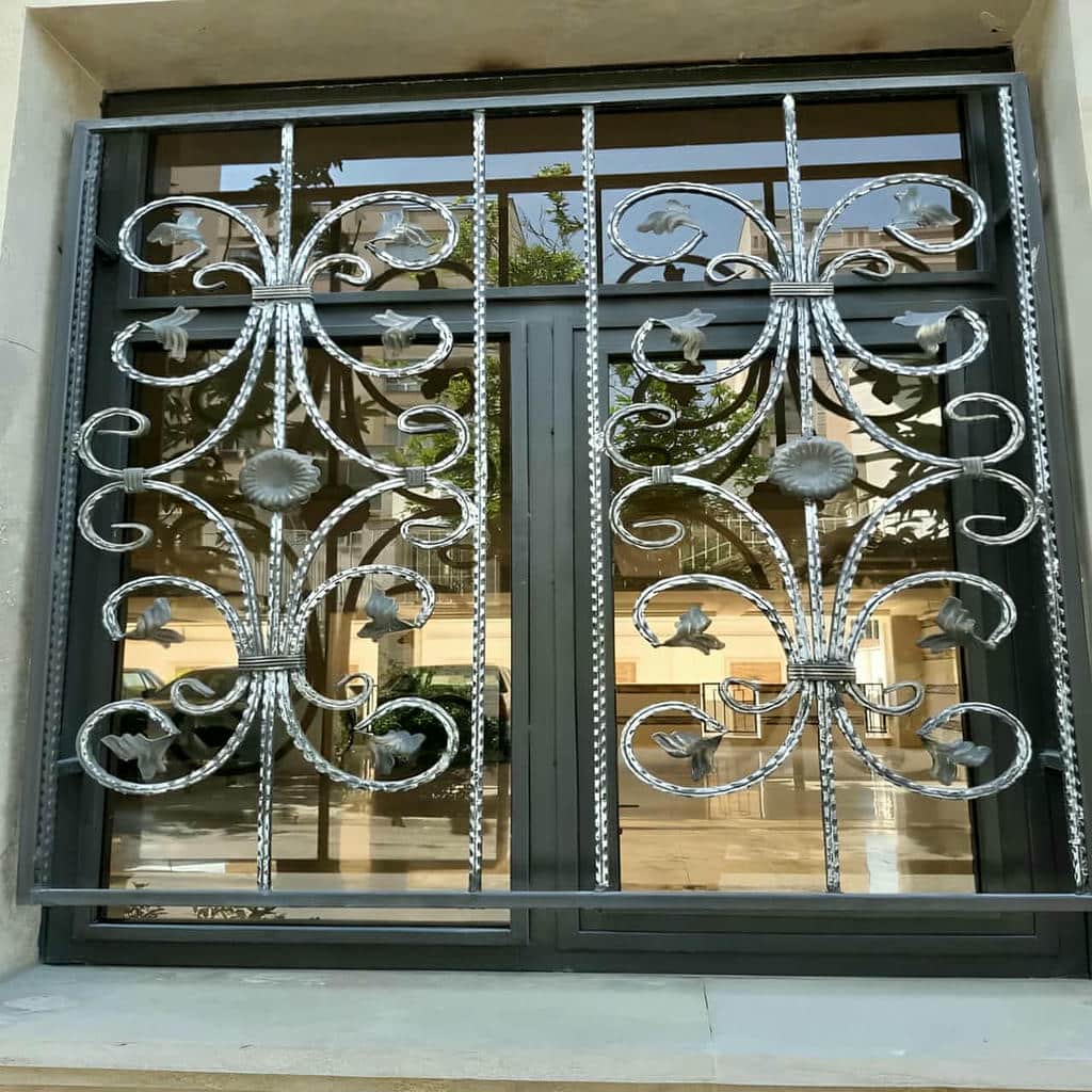 نصب حفاظ پنجره فلزی مدرن هندسی در اردبیل