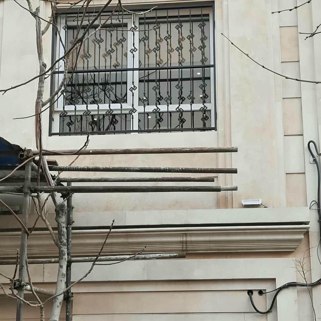 نصب حفاظ پنجره فلزی مینیمال ساده در عظیمیه کرج