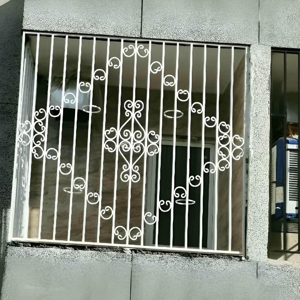 نصب حفاظ پنجره فلزی مدرن هندسی در سقز