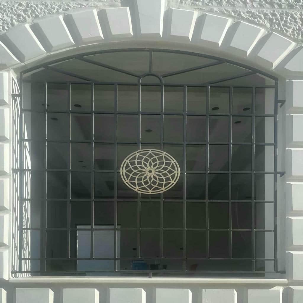 نصب حفاظ پنجره فلزی مدرن هندسی در یاسوج