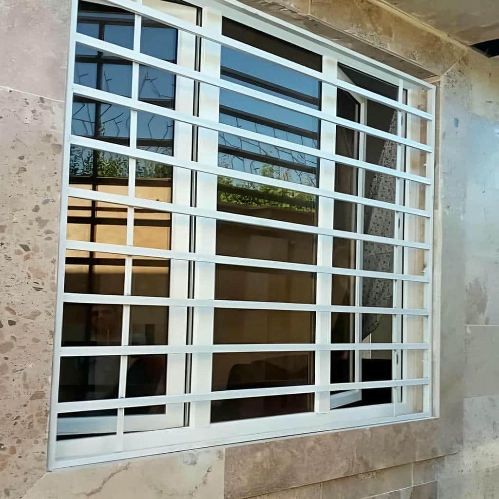 حفاظ پنجره فلزی در پردیس