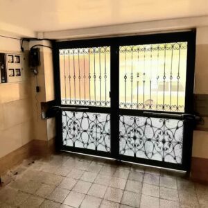 جک برقی درب پارکینگ در دماوند