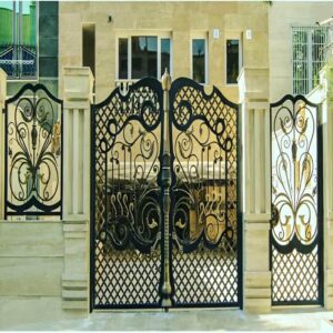 درب حیاط آهنی در مریوان