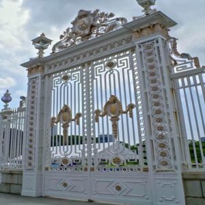 درب حیاط آهنی در بیرجند